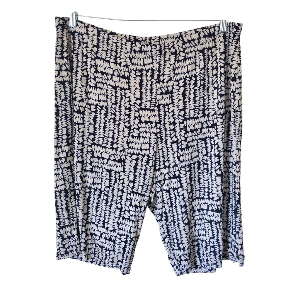 Chico's Travelers Shorts Womens 3 XL Navy White Abstract Geometric Pull On Knit‎